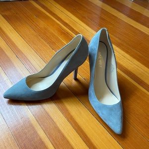 Nine West 7M Light Blue Suede pointed toe heels